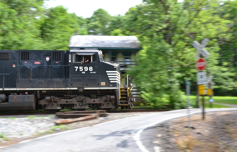 NS ES-44DC #7598 leads NS Train 12R past Markham, Va