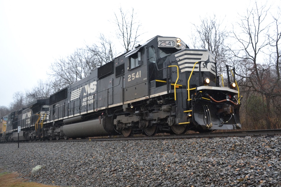 Norfolk Southern SD70 #2541 leads NS Train 290 east past Linden, Va - November 30, 2015