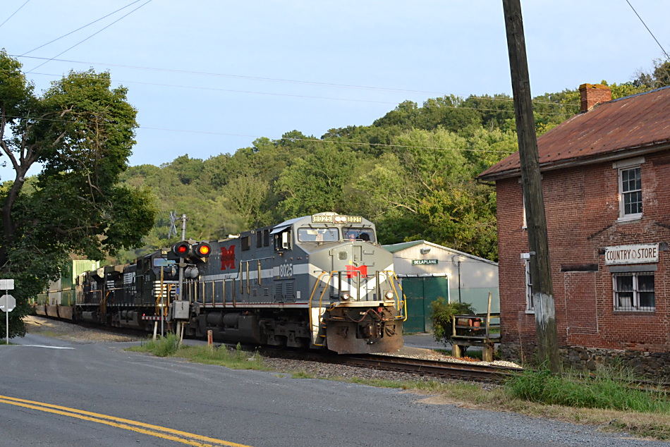 NS 8025 (Monongahela heritage unit) leads train 214 east through Delaplane, Va on 9/2/2016