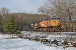 NS train 35Q in Markham, Va led by UP AC4400CW #7113 & NS SD75M #2802 after a dusting of snow overnight on 3/3/2017