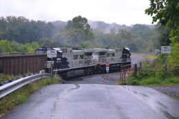 NS AC44C6Ms 4003 & 4004 lead train 781 north at Riverton Junction, Va on 9/6/2017.