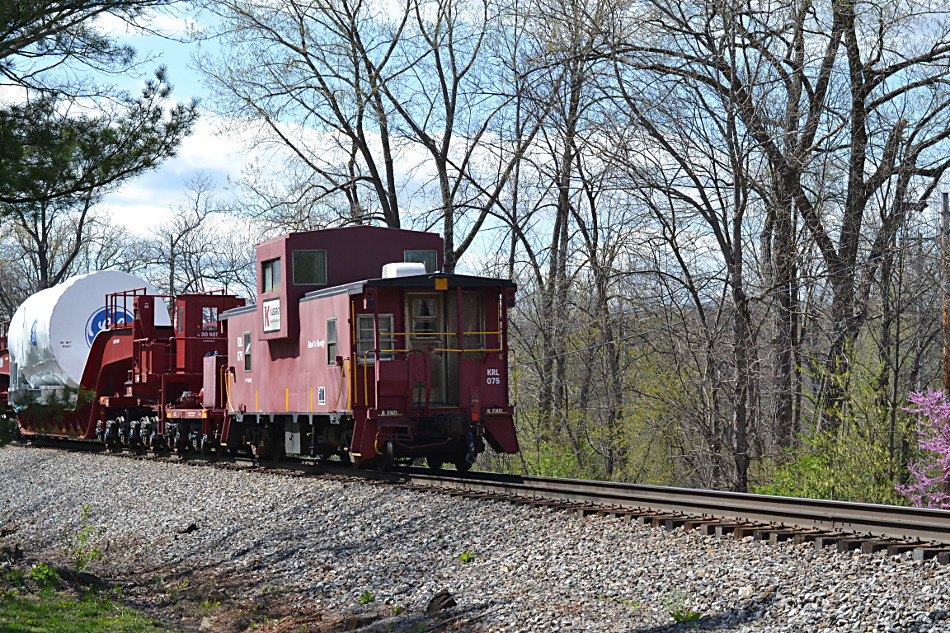 A Kasgro caboose brings up the rear of NS train 052 on 4/29/2018.