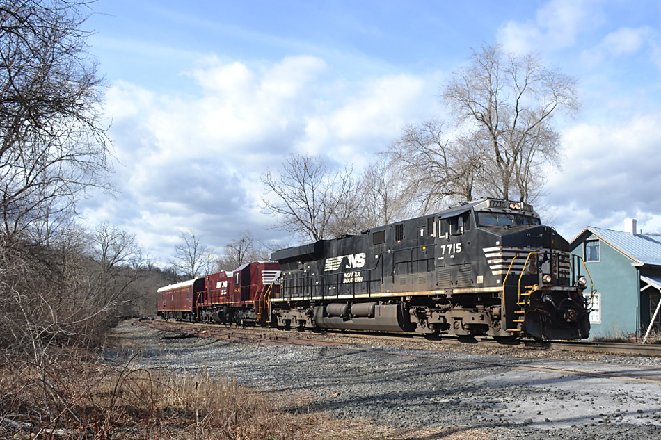 NS ES-44DC #7715 leads geometry train 92Q east through Linden, Va on 2/5/2019.