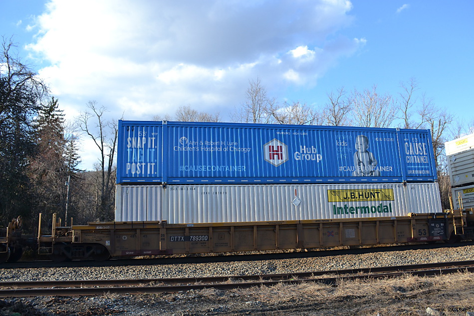 HUB Group Cause Container Benefiting the Children's Hospital of Chicago on NS train 214 in Linden, Virginia on 3/18/2019 