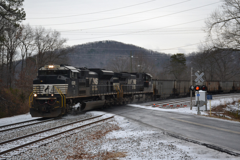 NS SD70ACe #1028 and D9-44CW #9860 lead train 579 west near Front Royal along the NS B-line in Virginia on 1/18/2020. 