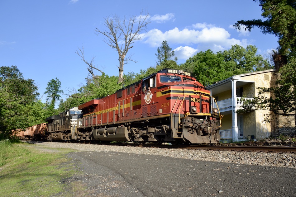 NS 8114 Leading 92X Through Markham – B-Line Railfan